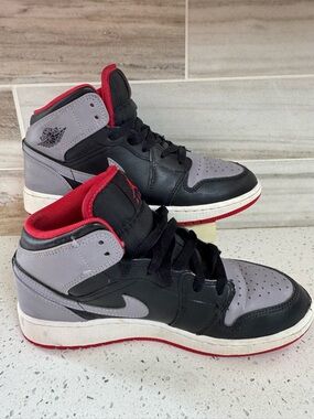 Nike Air Jordan 1 Mid GS Black Grey Red Youth 5.5Y Sneakers